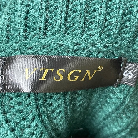 Green Turtleneck Cable Knit Sweater - Picture 2 of 4